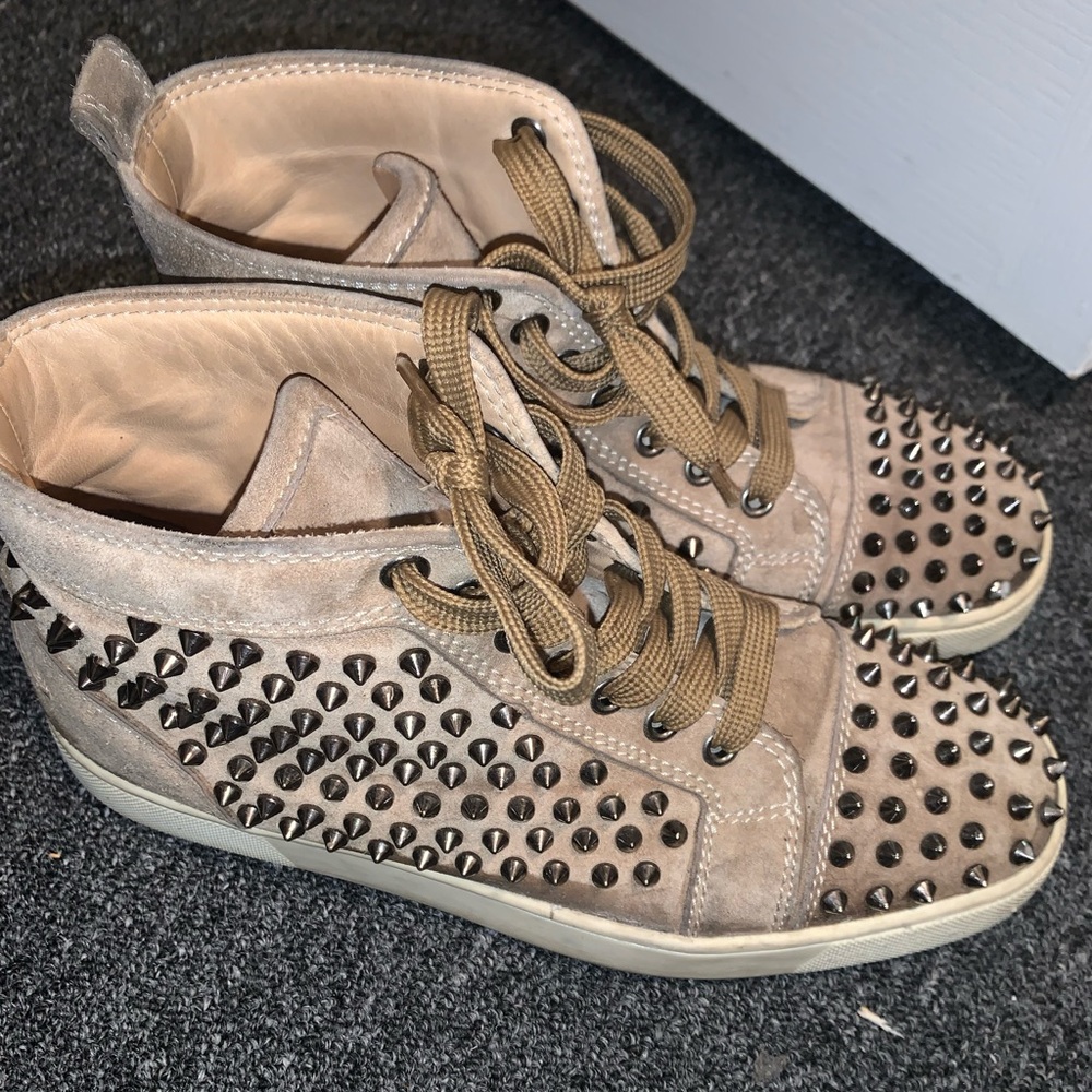 CHRISTIAN LOUBOUTIN SIZE 39.5
